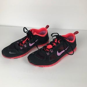NIKE  WOMEN'S SHOES ! EUC . WELCOME OFFERS !